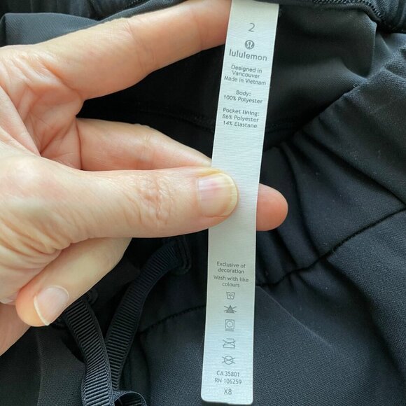 Lululemon On The Fly Short *Woven *2.5" Elasticized Waist Drawcord Black 2 NWOT - Picture 8 of 10